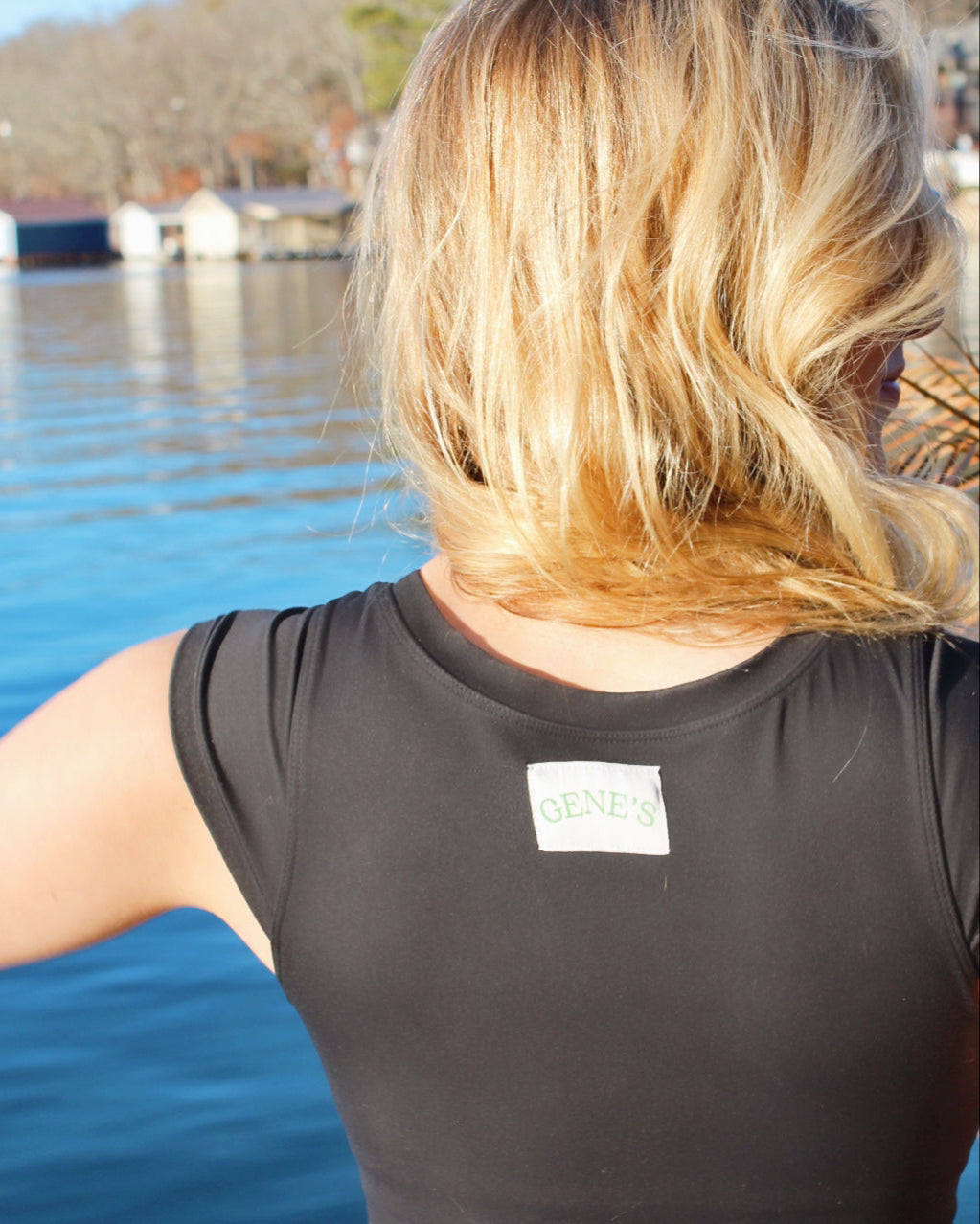 BLACK FLEXI TEE